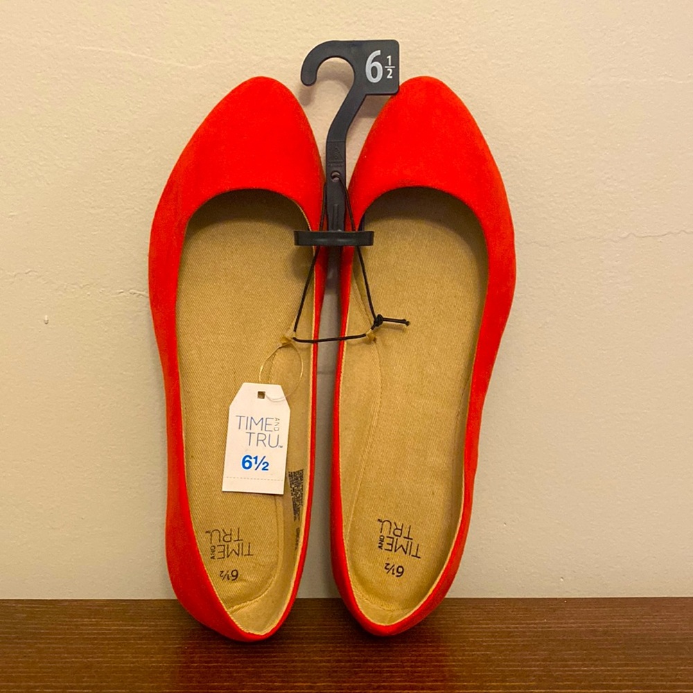 NWT Women’s Red Flats